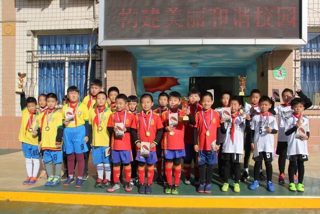 布里奇斯41分文班空砍42+18 尼克斯险胜马刺