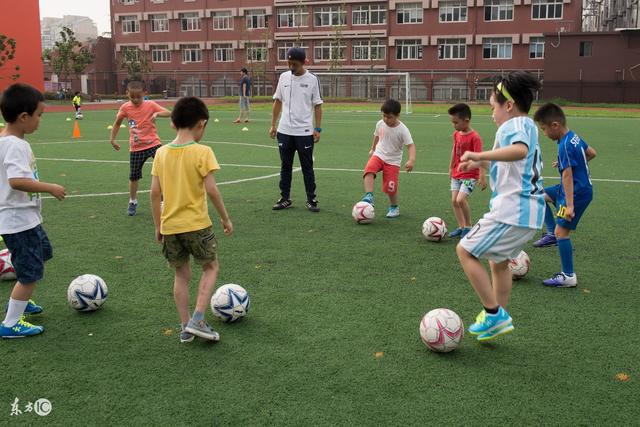 新一期FIFA排名：国足排名上升两位至第90